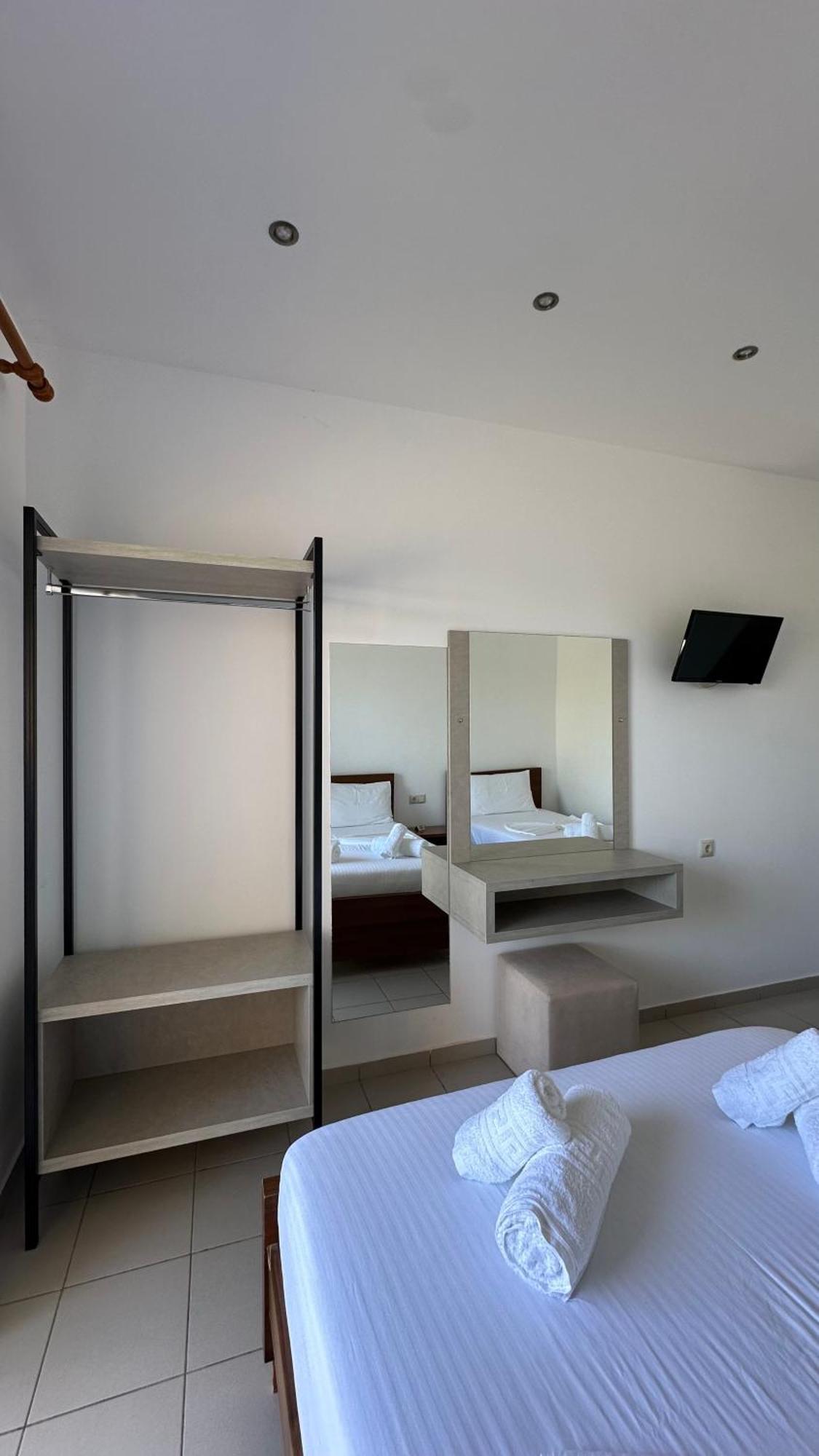 Hotel Enelia *