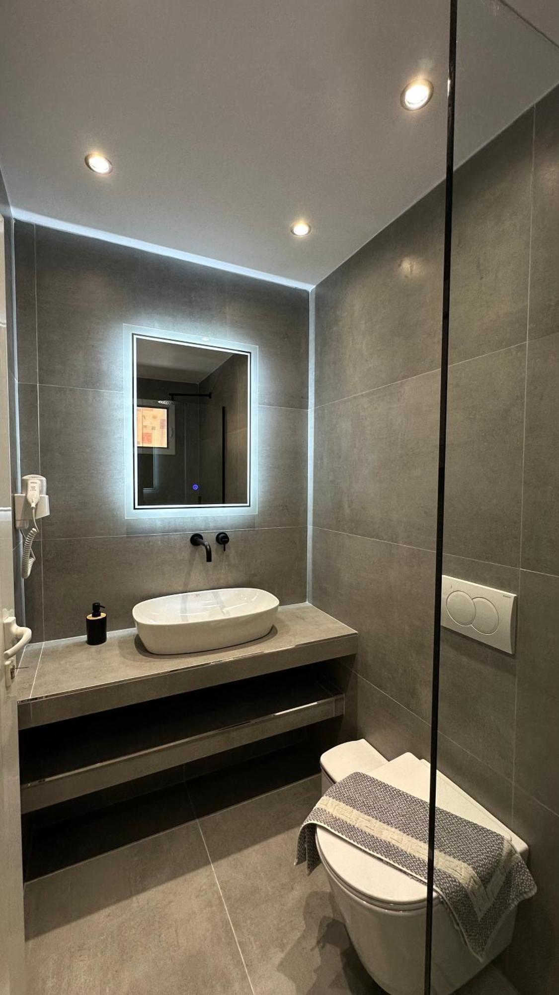 Enelia Hotel Himare